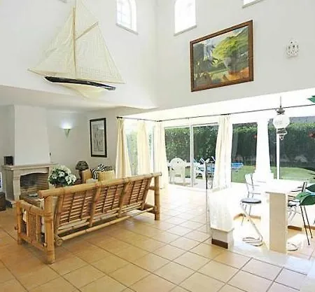 Villa Charming Gale Gwenda 3 Bedrooms Close To *