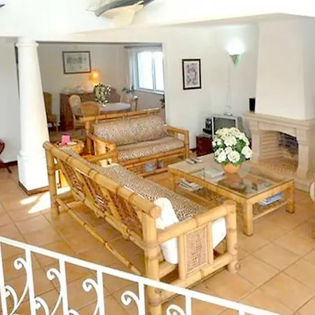 Charming Gale Gwenda 3 Bedrooms Close To ヴィラ *